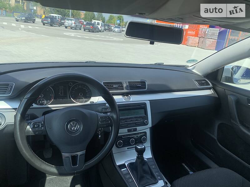 Універсал Volkswagen Passat 2012 в Івано-Франківську