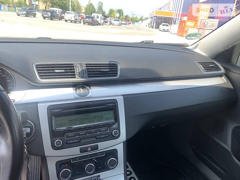 Універсал Volkswagen Passat 2012 в Івано-Франківську