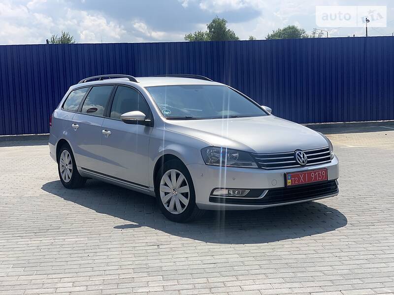 Універсал Volkswagen Passat 2012 в Івано-Франківську