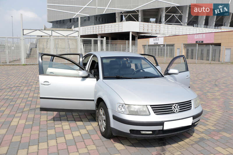 Седан Volkswagen Passat 1997 в Львове