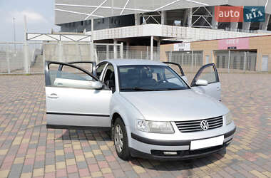 Седан Volkswagen Passat 1997 в 