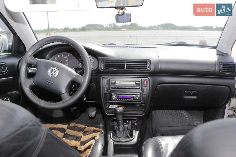 Седан Volkswagen Passat 1997 в Львове