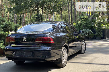 Седан Volkswagen Passat 2013 в Киеве