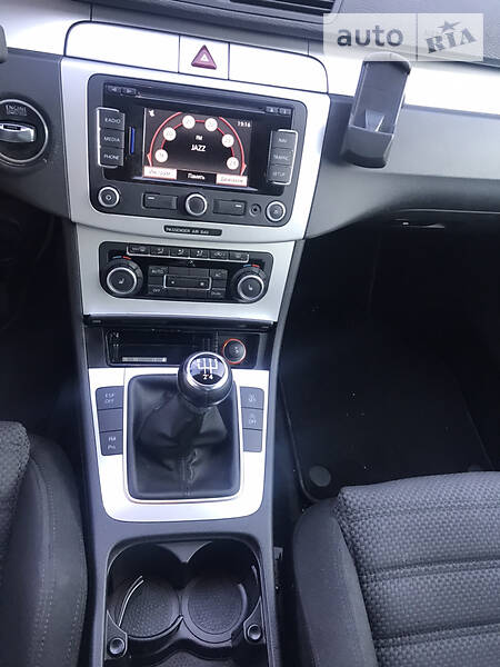 Універсал Volkswagen Passat 2010 в Ірпені