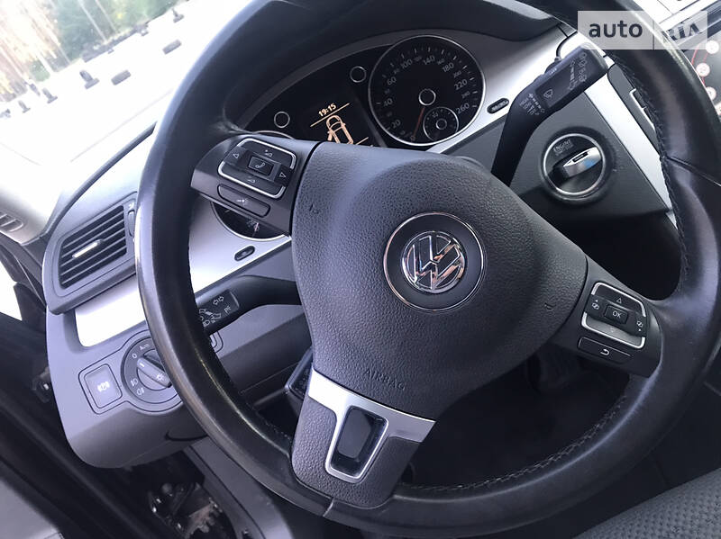 Універсал Volkswagen Passat 2010 в Ірпені