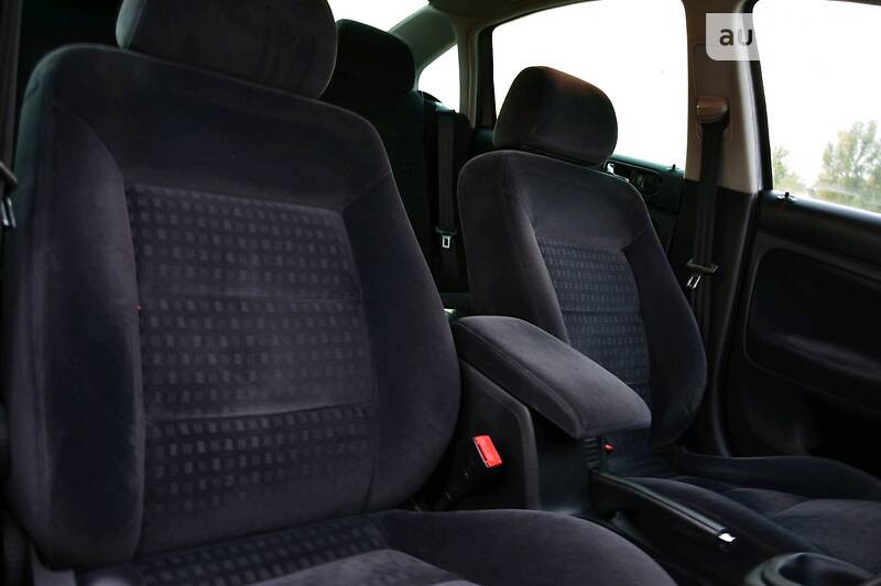 Седан Volkswagen Passat 2002 в Дрогобичі