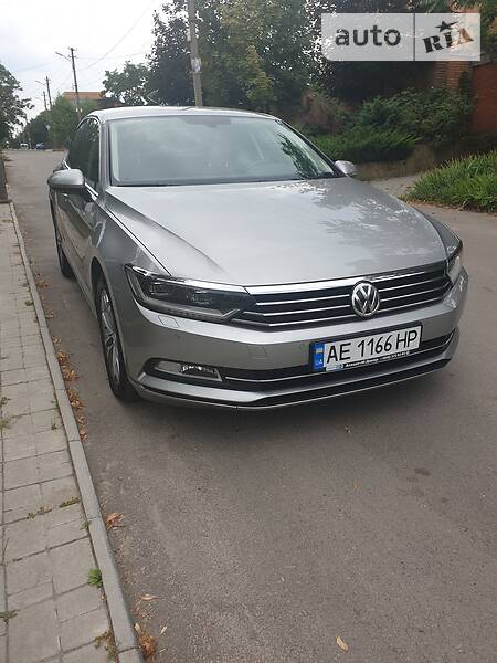 Седан Volkswagen Passat 2015 в Дніпрі