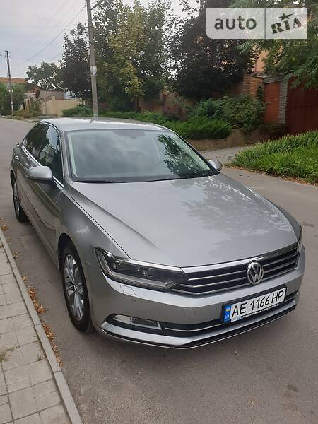 Седан Volkswagen Passat 2015 в Дніпрі