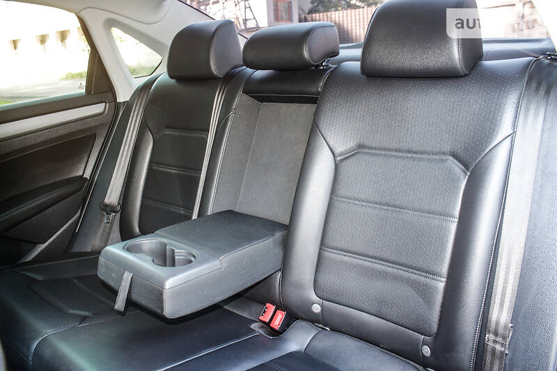 Седан Volkswagen Passat 2015 в Львові фото 34 Седан Volkswagen Passat 2015 в Львові