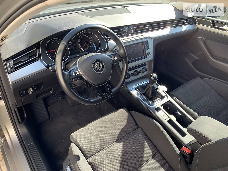 Універсал Volkswagen Passat 2015 в Луцьку
