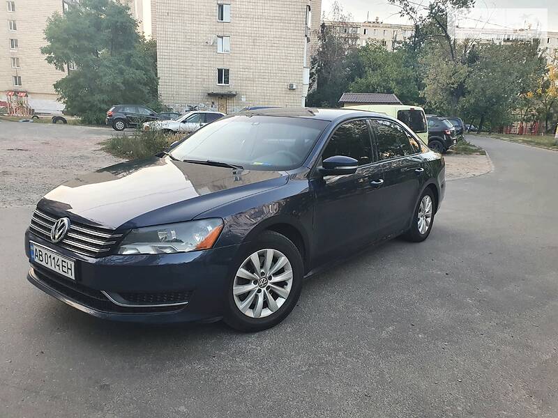 Седан Volkswagen Passat 2012 в Києві