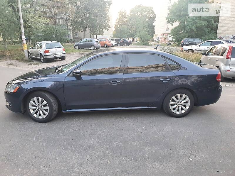 Седан Volkswagen Passat 2012 в Києві