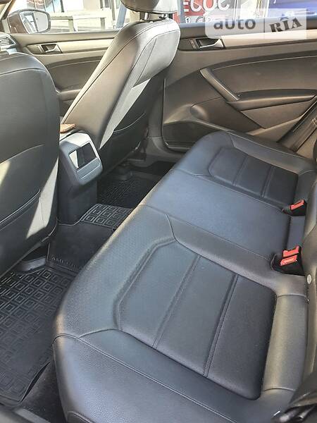Седан Volkswagen Passat 2012 в Києві
