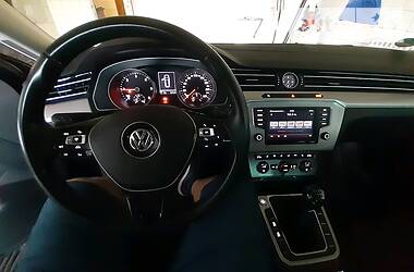 Універсал Volkswagen Passat 2015 в Луцьку