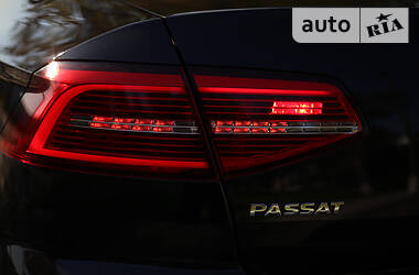 Седан Volkswagen Passat 2015 в 