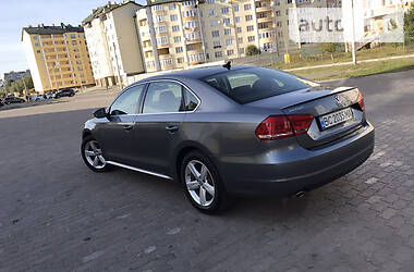 Седан Volkswagen Passat 2012 в Стрые