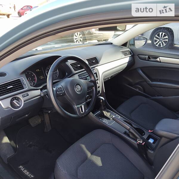 Седан Volkswagen Passat 2012 в Києві