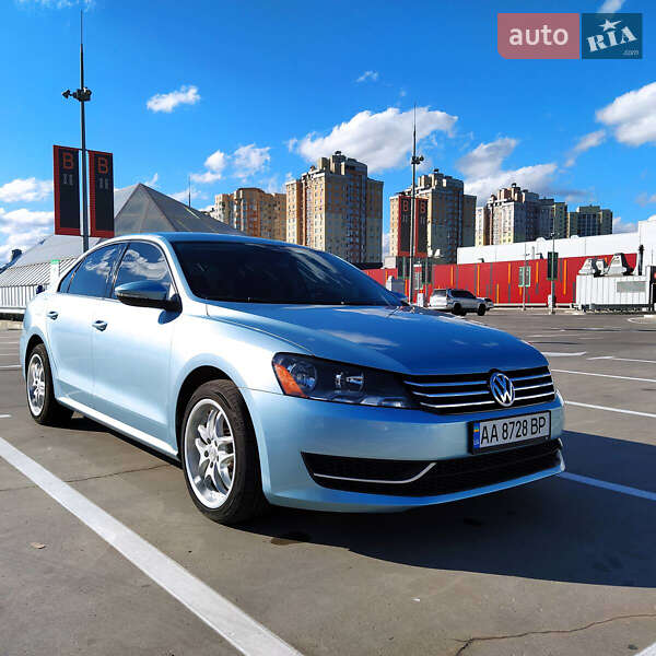 Седан Volkswagen Passat 2012 в Києві