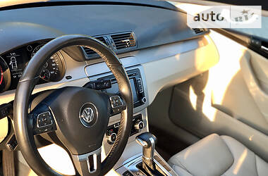 Седан Volkswagen Passat 2010 в Львове