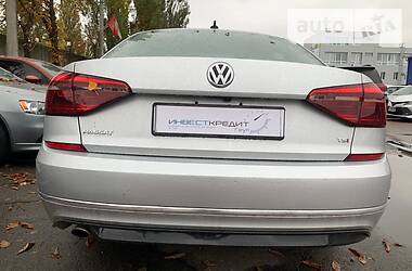 Седан Volkswagen Passat 2018 в Киеве