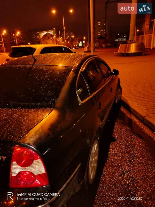Седан Volkswagen Passat 2004 в Харькове