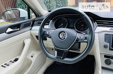 Седан Volkswagen Passat 2016 в Мукачевому