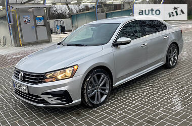 Седан Volkswagen Passat 2016 в Киеве