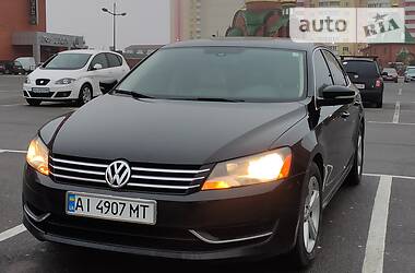 Седан Volkswagen Passat 2013 в Києві