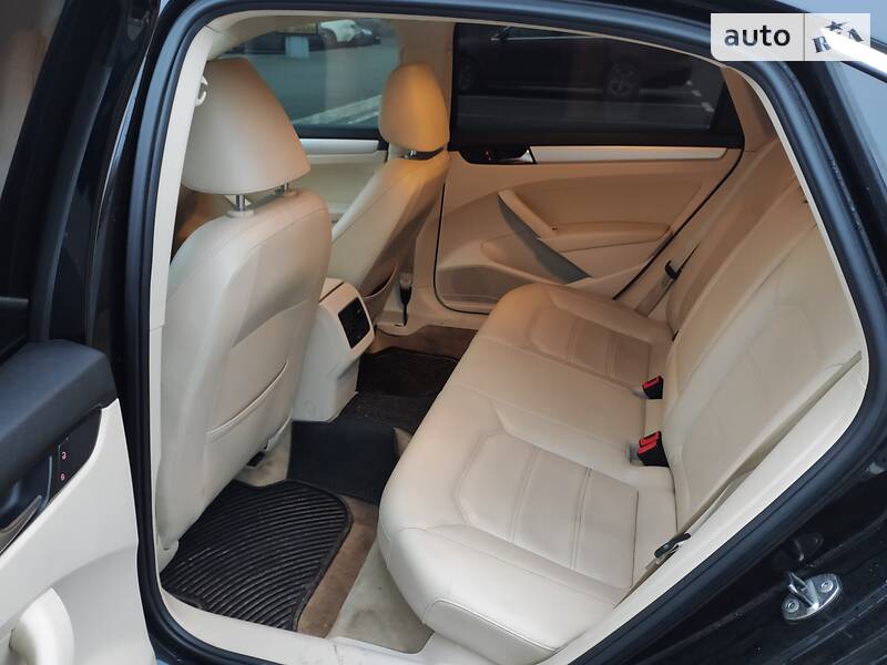 Седан Volkswagen Passat 2013 в Киеве