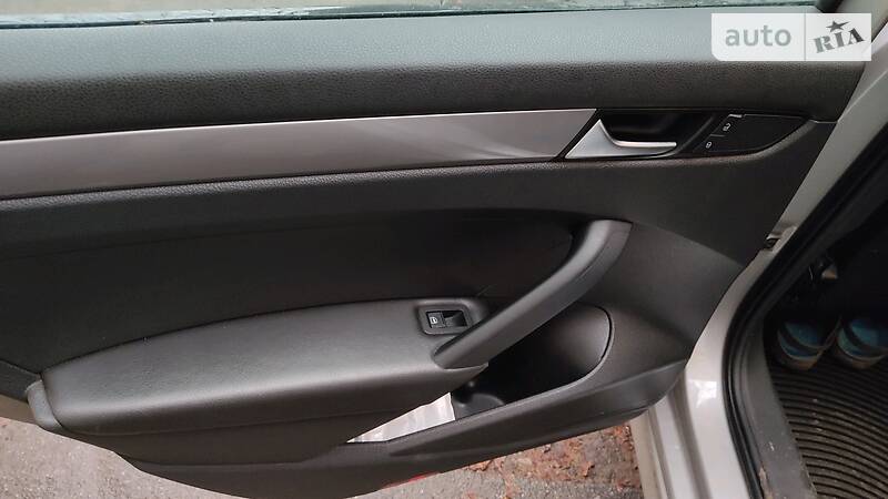 Седан Volkswagen Passat 2012 в Києві