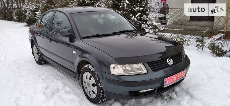 Седан Volkswagen Passat 2000 в Городке