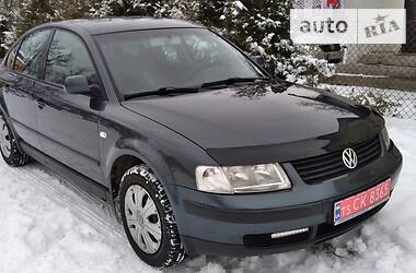 Седан Volkswagen Passat 2000 в Городке