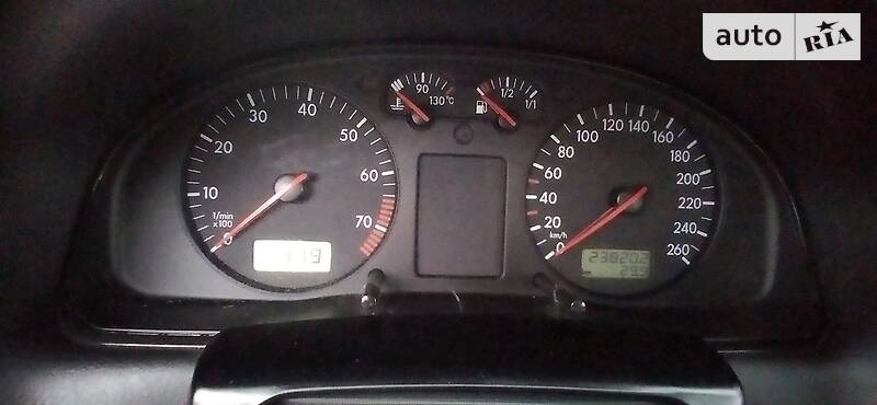 Седан Volkswagen Passat 2000 в Городке