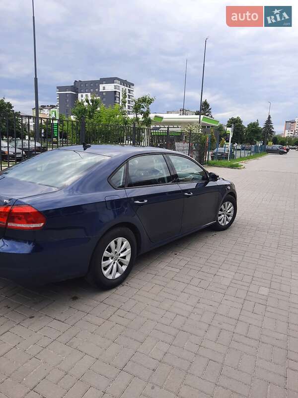 Седан Volkswagen Passat 2014 в Ивано-Франковске