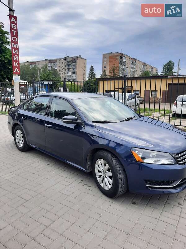 Седан Volkswagen Passat 2014 в Ивано-Франковске