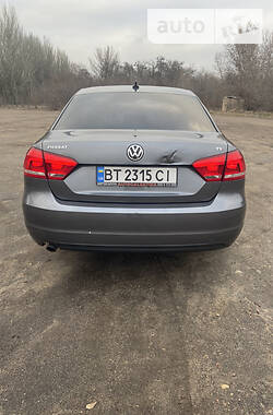 Седан Volkswagen Passat 2013 в Новой Каховке