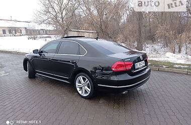 Седан Volkswagen Passat 2012 в Бродах