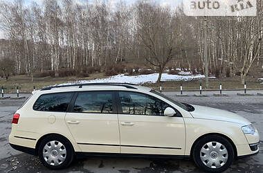 Универсал Volkswagen Passat 2008 в Киеве