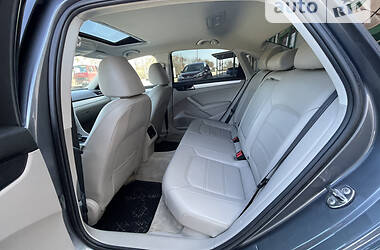 Седан Volkswagen Passat 2012 в Стрые