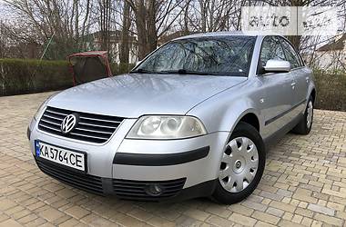 Седан Volkswagen Passat 2002 в Киеве