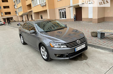 Седан Volkswagen Passat 2012 в Одесі