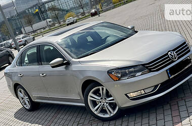 Седан Volkswagen Passat 2012 в Львові