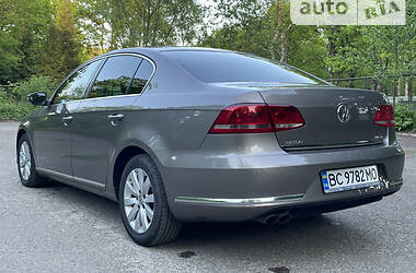 Седан Volkswagen Passat 2011 в Стрые