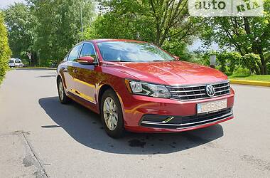 Седан Volkswagen Passat 2016 в Киеве