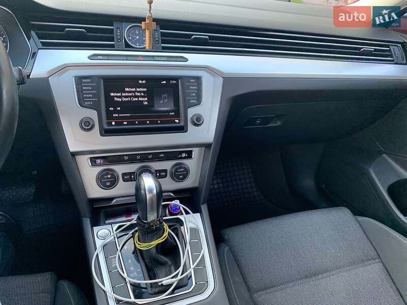Седан Volkswagen Passat 2014 в Харкові