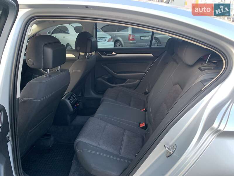 Седан Volkswagen Passat 2014 в Харкові