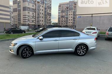 Седан Volkswagen Passat 2014 в Харкові