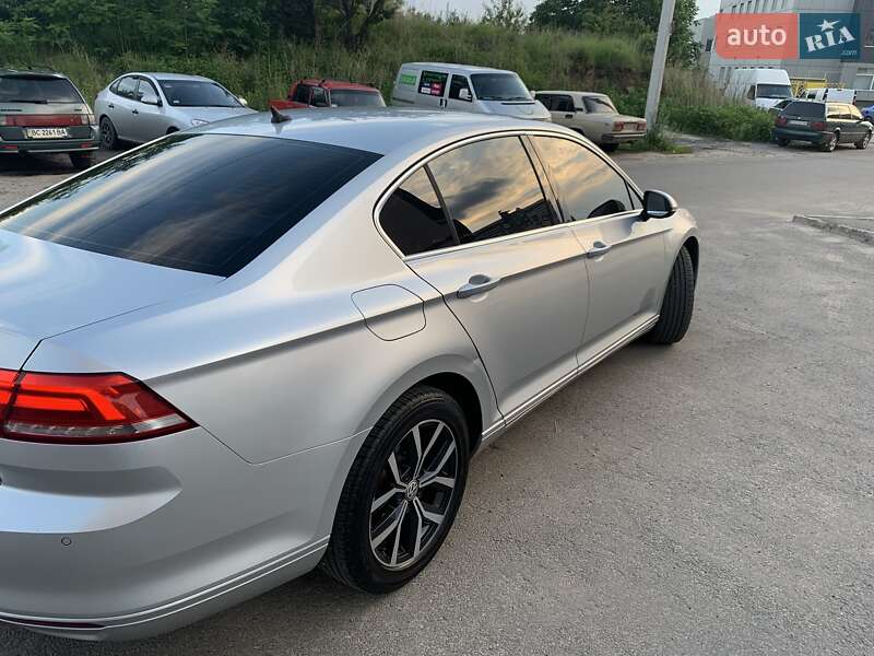 Седан Volkswagen Passat 2014 в Харкові