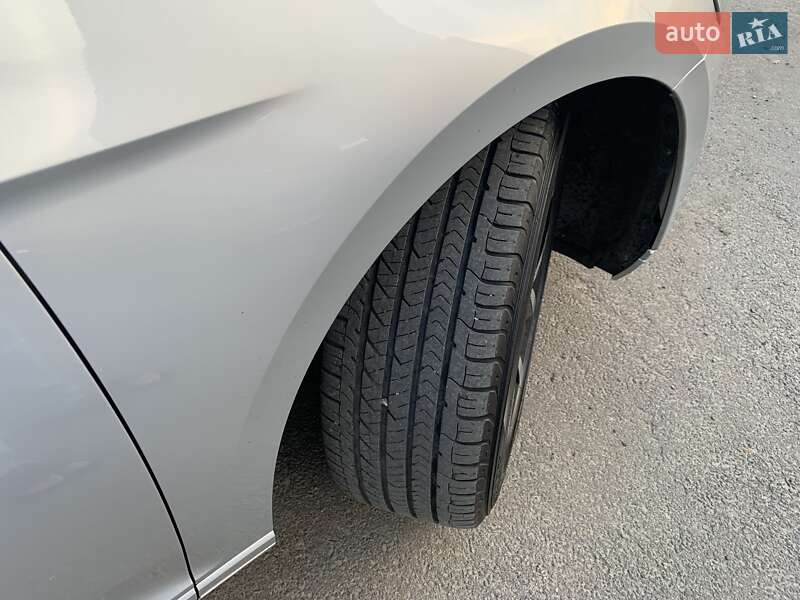 Седан Volkswagen Passat 2014 в Харкові