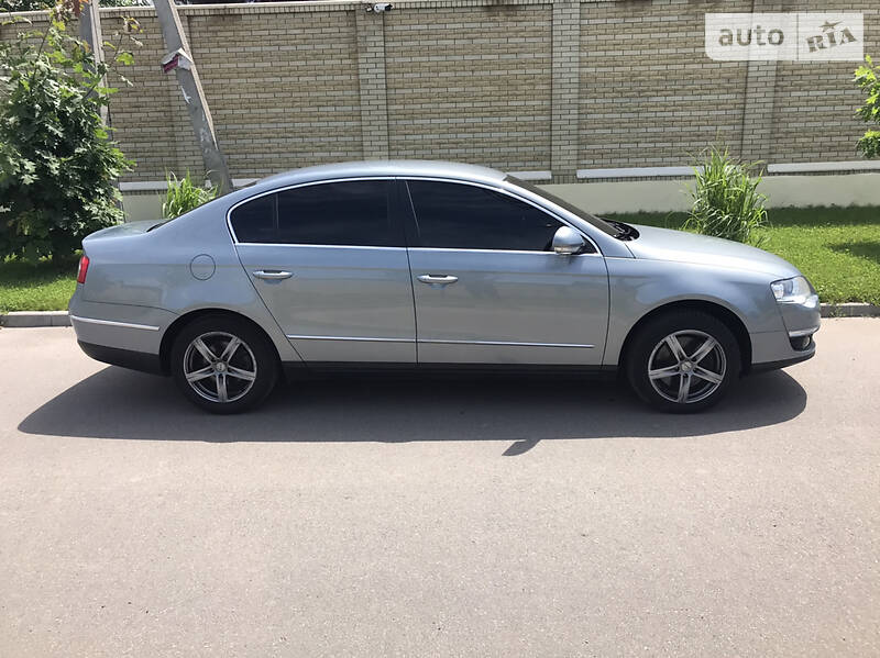 Седан Volkswagen Passat 2010 в Харкові